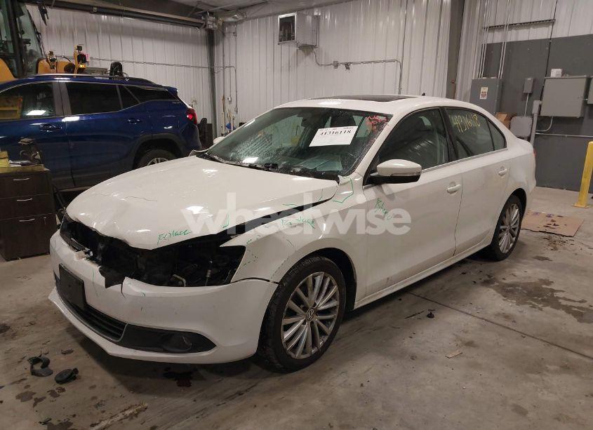 Photo 2 of 2012 Volkswagen Jetta 2.5L SEL (VIN 3VWLP7AJ7CM367002)