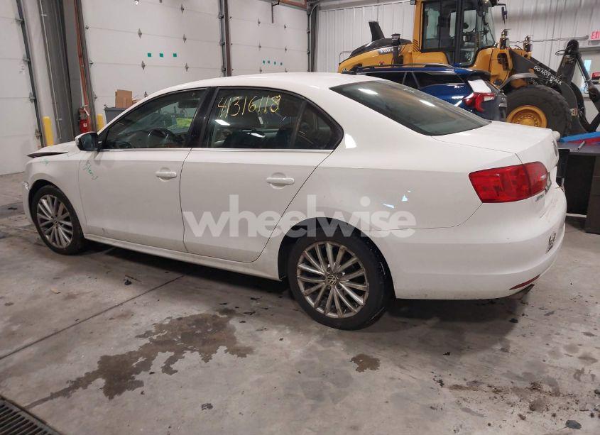 Photo 3 of 2012 Volkswagen Jetta 2.5L SEL (VIN 3VWLP7AJ7CM367002)