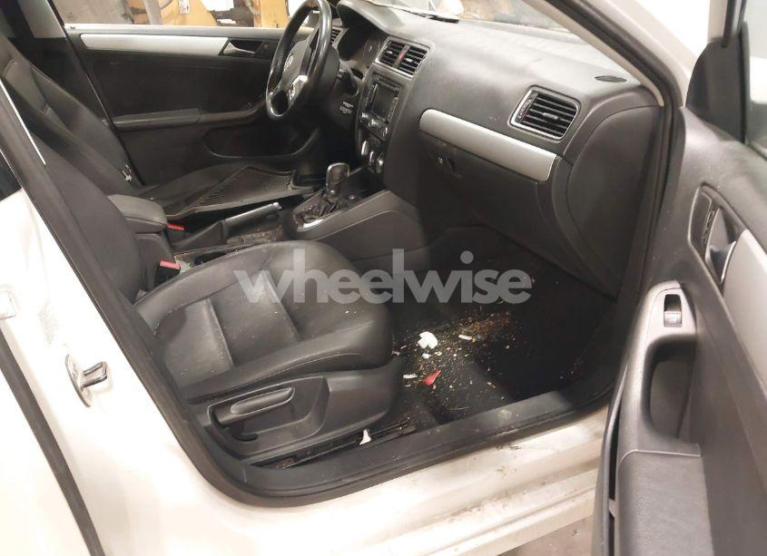 Photo 5 of 2012 Volkswagen Jetta 2.5L SEL (VIN 3VWLP7AJ7CM367002)