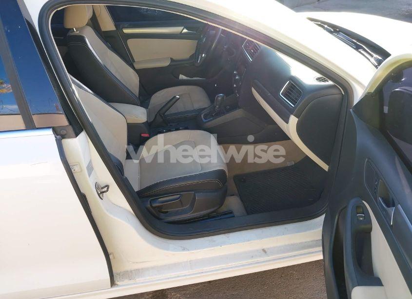 Photo 5 of 2012 Volkswagen Jetta 2.5L SEL PREMIUM (VIN 3VWLP7AJ7CM412956)