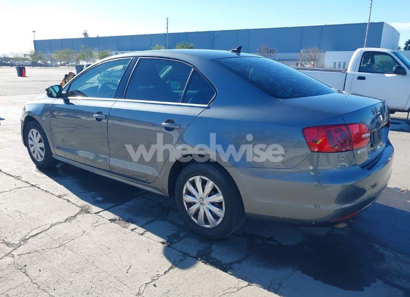 Photo 3 of 2013 Volkswagen Jetta 2.5L SEL (VIN 3VWLP7AJ9DM374471)