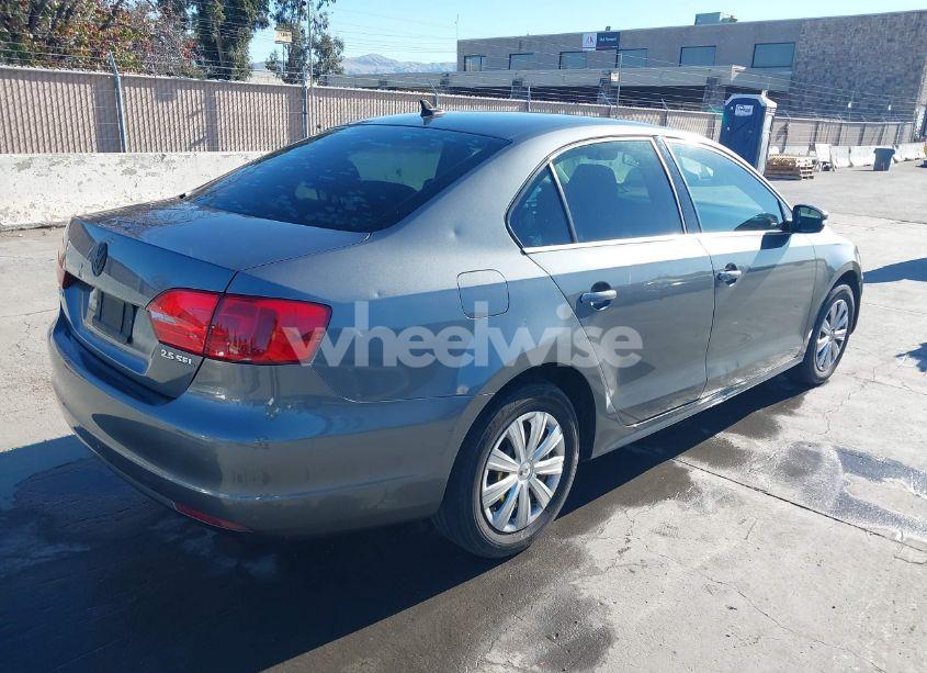 Photo 4 of 2013 Volkswagen Jetta 2.5L SEL (VIN 3VWLP7AJ9DM374471)