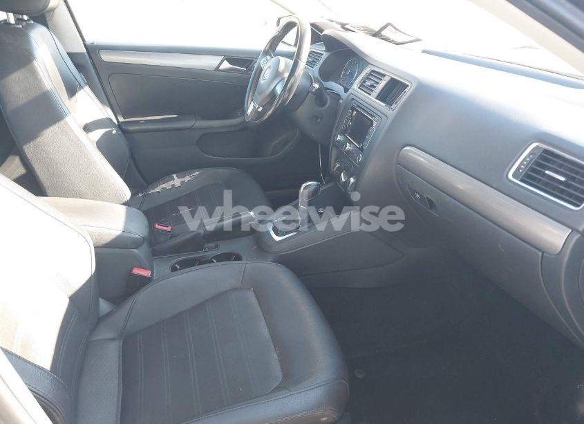 Photo 5 of 2013 Volkswagen Jetta 2.5L SEL (VIN 3VWLP7AJ9DM374471)