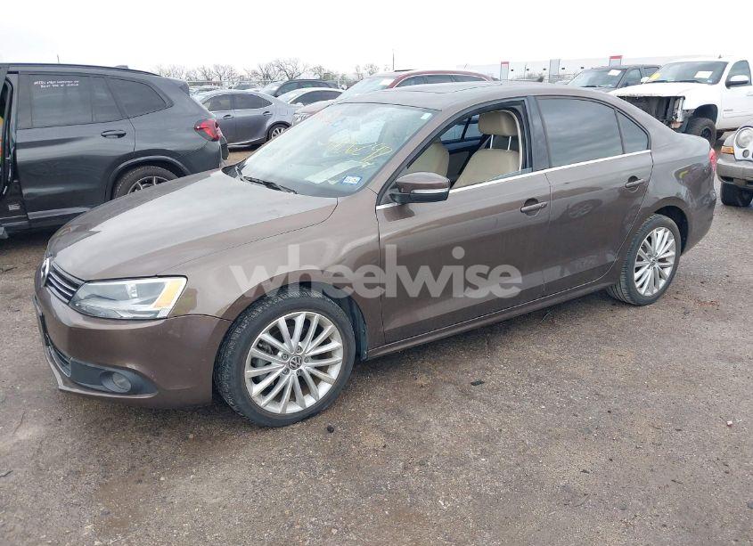 Photo 2 of 2012 Volkswagen Jetta 2.5L SEL (VIN 3VWLP7AJXCM418461)