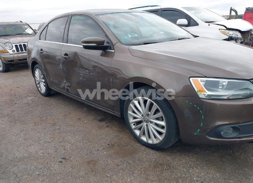 Photo 6 of 2012 Volkswagen Jetta 2.5L SEL (VIN 3VWLP7AJXCM418461)