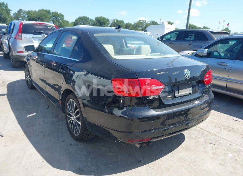 Photo 3 of 2012 Volkswagen Jetta 2.5L SEL PREMIUM (VIN 3VWLP7AJXCM428729)