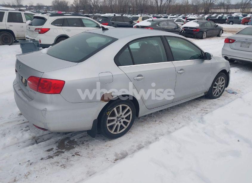 Photo 4 of 2012 Volkswagen Jetta 2.5L SEL (VIN 3VWLX7AJ0CM008588)