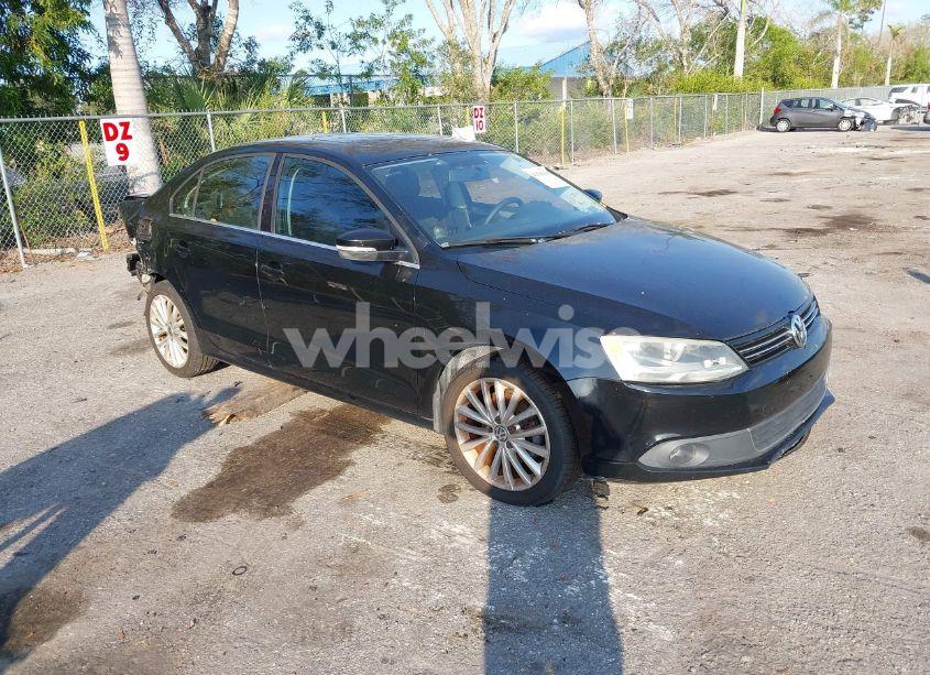 2011 Volkswagen Jetta 2.5L SEL (VIN 3VWLX7AJ1BM304766) main photo