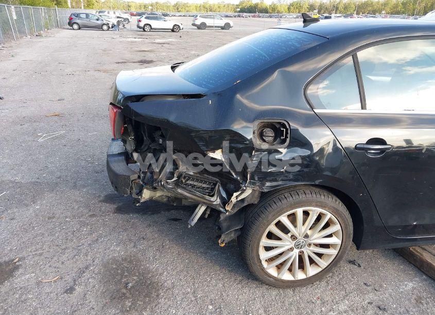 Photo 11 of 2011 Volkswagen Jetta 2.5L SEL (VIN 3VWLX7AJ1BM304766)