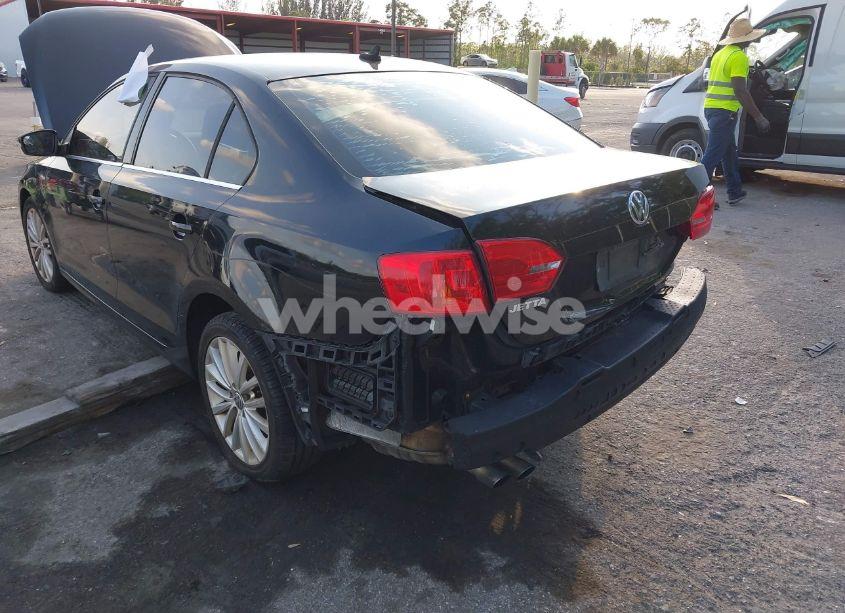 Photo 12 of 2011 Volkswagen Jetta 2.5L SEL (VIN 3VWLX7AJ1BM304766)