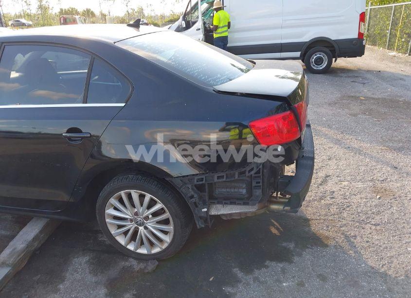 Photo 13 of 2011 Volkswagen Jetta 2.5L SEL (VIN 3VWLX7AJ1BM304766)