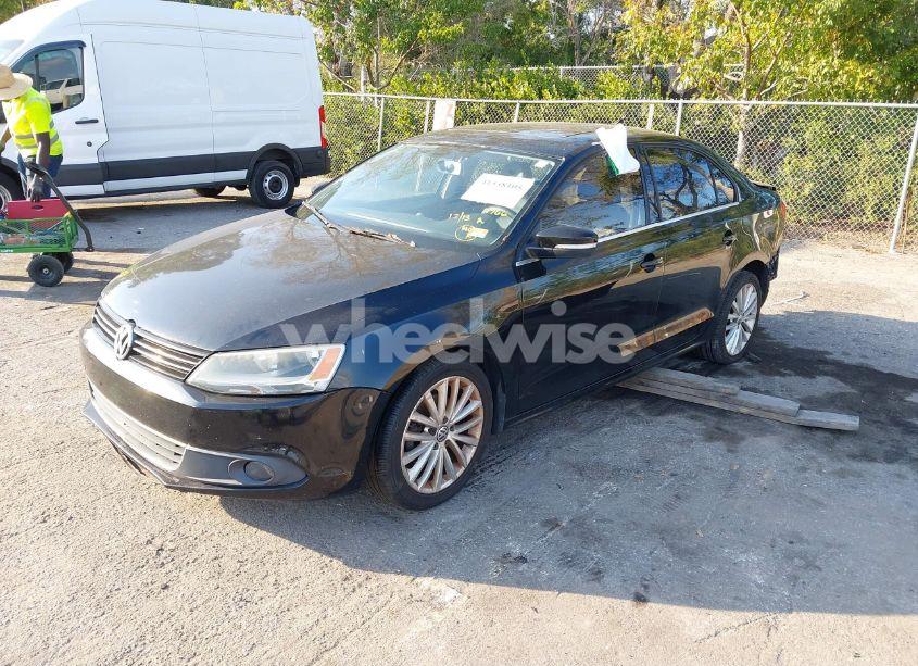 Photo 2 of 2011 Volkswagen Jetta 2.5L SEL (VIN 3VWLX7AJ1BM304766)