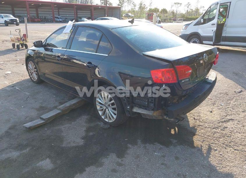 Photo 3 of 2011 Volkswagen Jetta 2.5L SEL (VIN 3VWLX7AJ1BM304766)