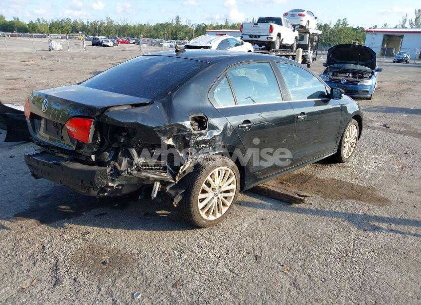 Photo 4 of 2011 Volkswagen Jetta 2.5L SEL (VIN 3VWLX7AJ1BM304766)