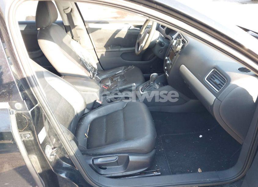 Photo 5 of 2011 Volkswagen Jetta 2.5L SEL (VIN 3VWLX7AJ1BM304766)