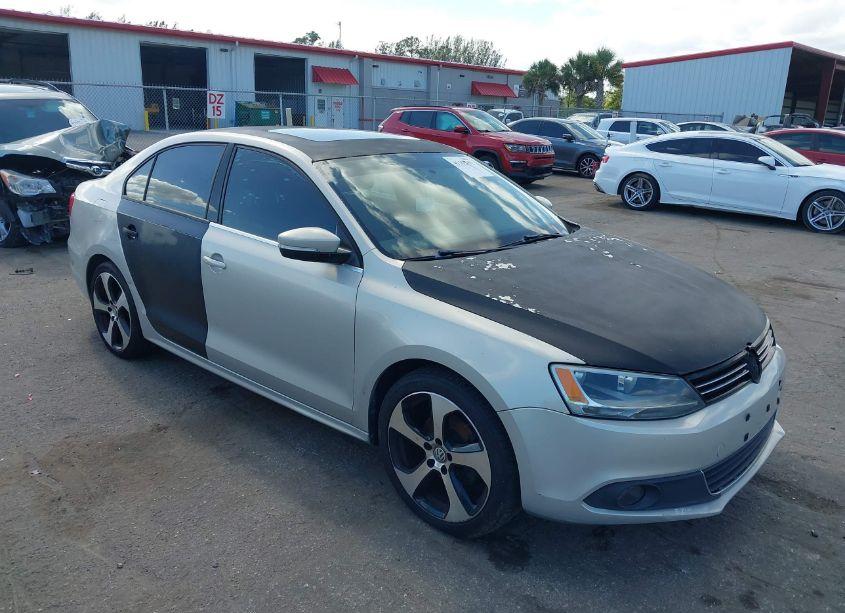 2011 Volkswagen Jetta 2.5L SEL (VIN 3VWLX7AJ1BM328601) main photo