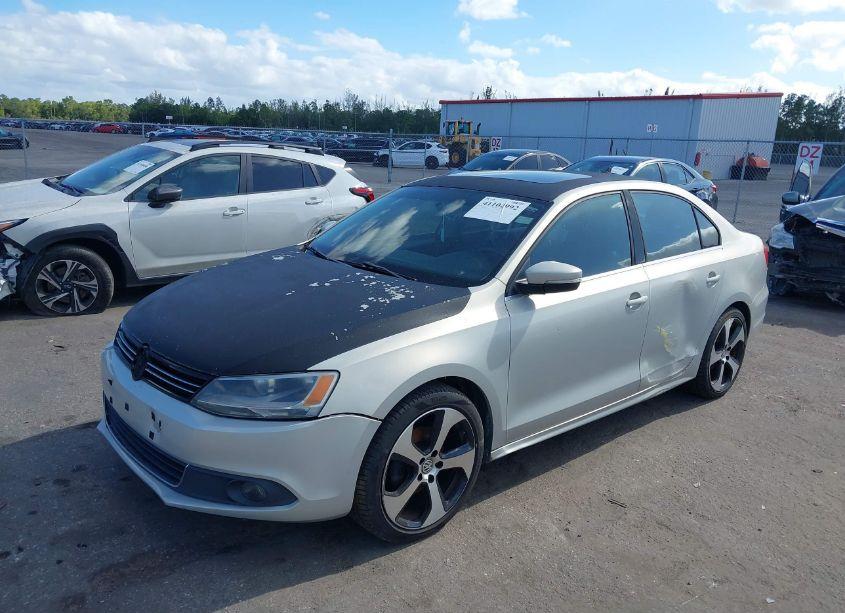 Photo 2 of 2011 Volkswagen Jetta 2.5L SEL (VIN 3VWLX7AJ1BM328601)
