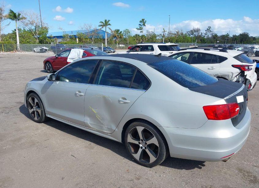 Photo 3 of 2011 Volkswagen Jetta 2.5L SEL (VIN 3VWLX7AJ1BM328601)