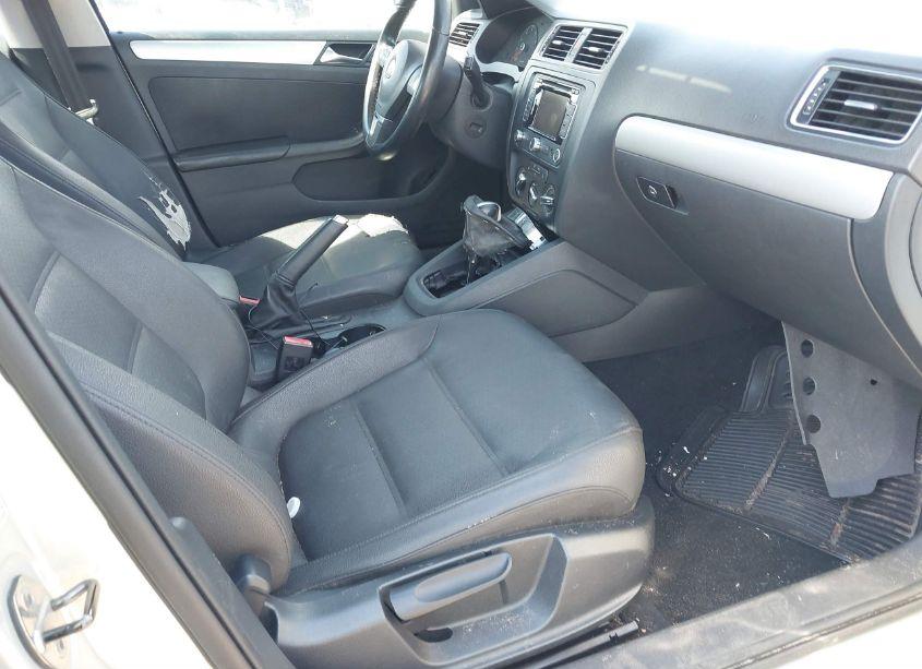 Photo 5 of 2011 Volkswagen Jetta 2.5L SEL (VIN 3VWLX7AJ1BM328601)