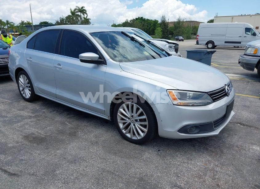 2011 Volkswagen Jetta 2.5L SEL (VIN 3VWLX7AJ1BM352557) main photo