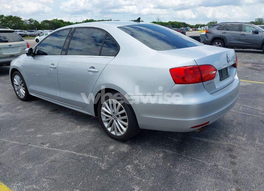 Photo 3 of 2011 Volkswagen Jetta 2.5L SEL (VIN 3VWLX7AJ1BM352557)
