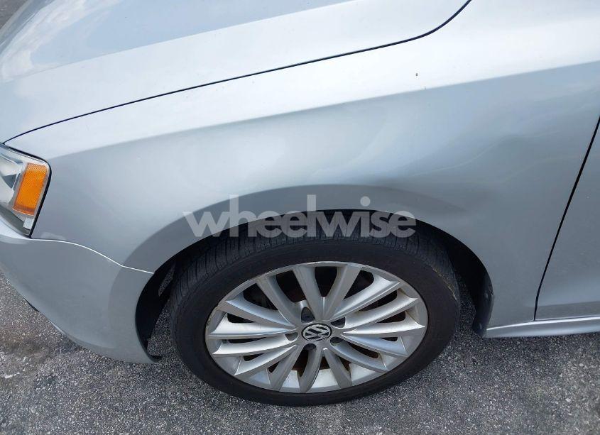 Photo 6 of 2011 Volkswagen Jetta 2.5L SEL (VIN 3VWLX7AJ1BM352557)