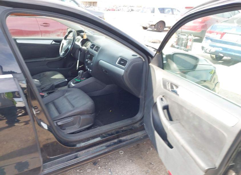 Photo 5 of 2012 Volkswagen Jetta 2.5L SEL (VIN 3VWLX7AJ1CM320399)