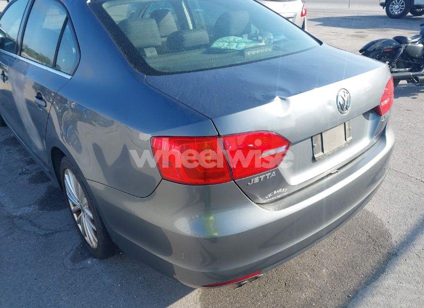 Photo 12 of 2012 Volkswagen Jetta 2.5L SEL (VIN 3VWLX7AJ1CM388024)