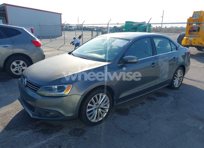 Photo 2 of 2012 Volkswagen Jetta 2.5L SEL (VIN 3VWLX7AJ1CM388024)