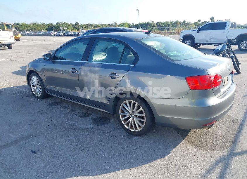 Photo 3 of 2012 Volkswagen Jetta 2.5L SEL (VIN 3VWLX7AJ1CM388024)