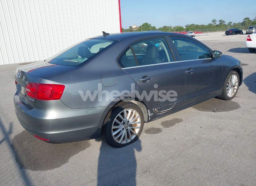 Photo 4 of 2012 Volkswagen Jetta 2.5L SEL (VIN 3VWLX7AJ1CM388024)
