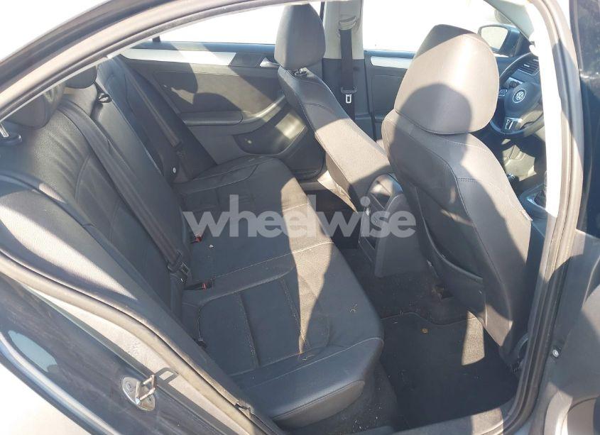 Photo 8 of 2012 Volkswagen Jetta 2.5L SEL (VIN 3VWLX7AJ1CM388024)