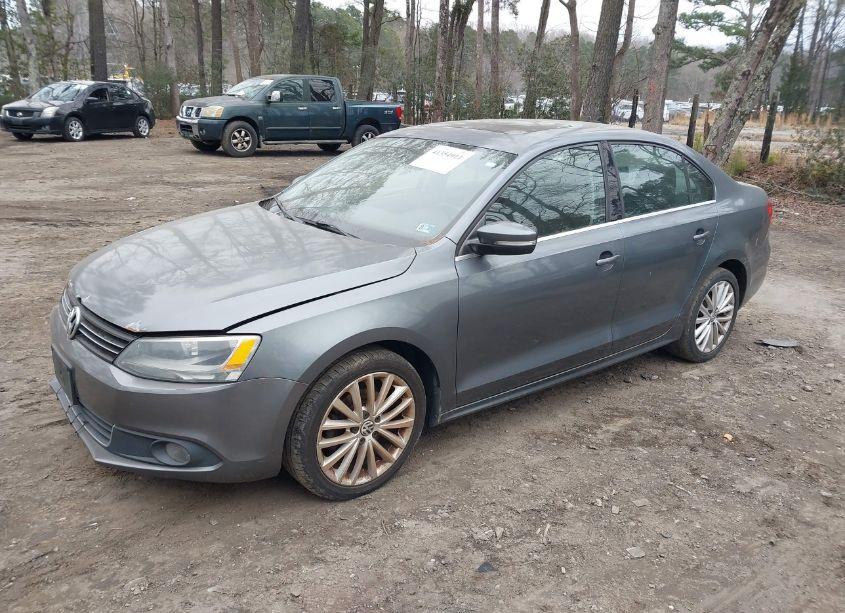 Photo 2 of 2011 Volkswagen Jetta 2.5L SEL (VIN 3VWLX7AJ2BM358075)