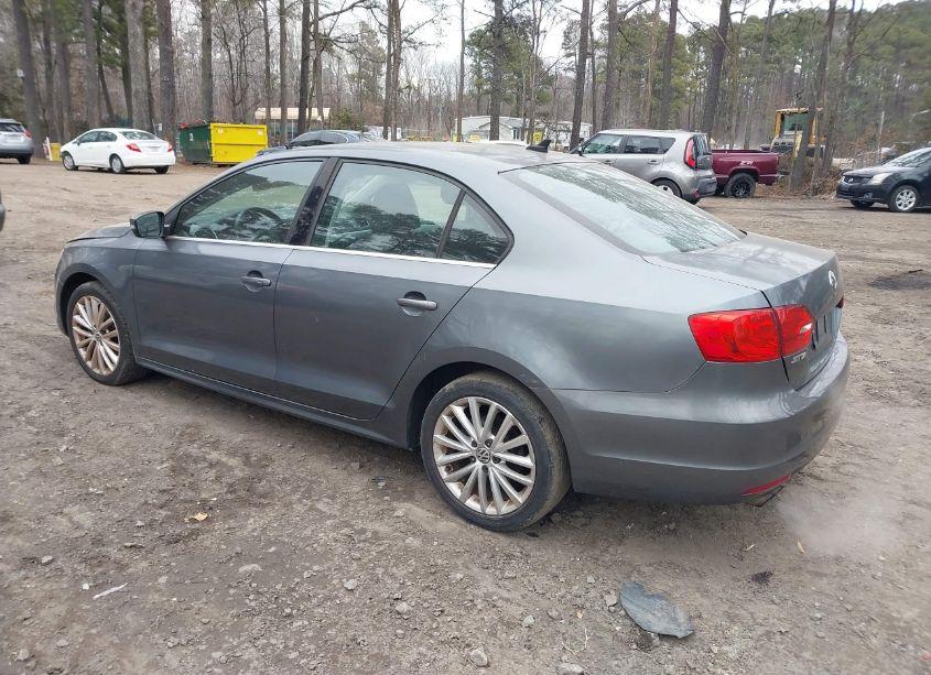 Photo 3 of 2011 Volkswagen Jetta 2.5L SEL (VIN 3VWLX7AJ2BM358075)
