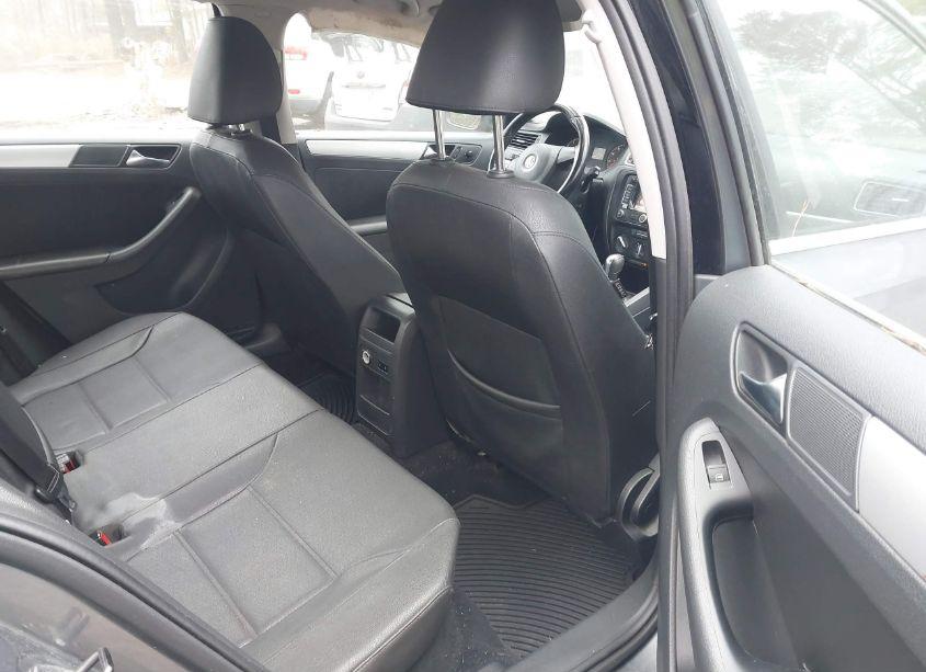 Photo 8 of 2011 Volkswagen Jetta 2.5L SEL (VIN 3VWLX7AJ2BM358075)