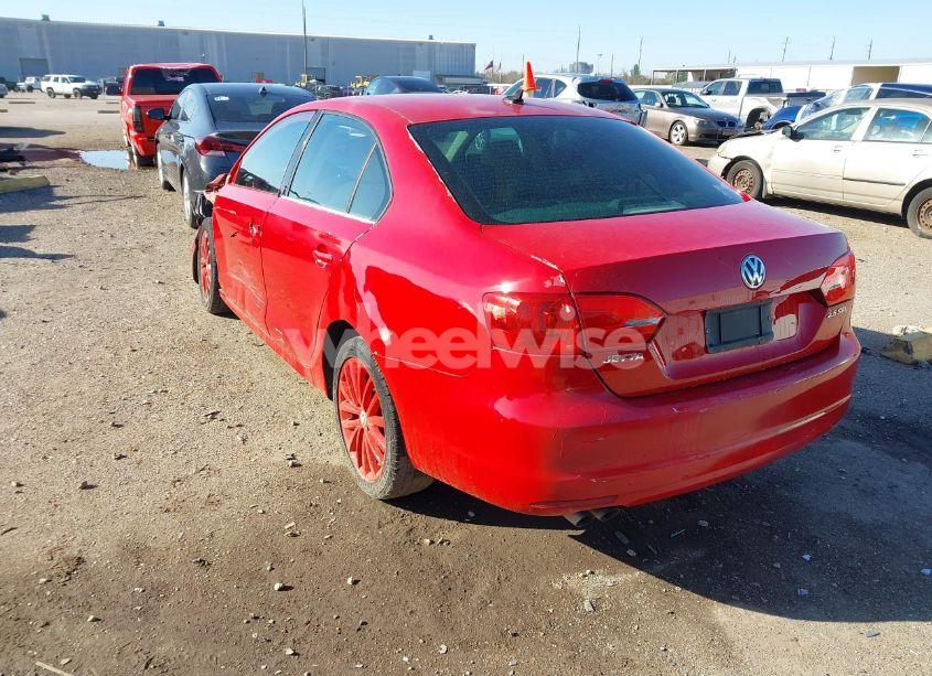 Photo 3 of 2011 Volkswagen Jetta 2.5L SEL (VIN 3VWLX7AJ2BM377936)