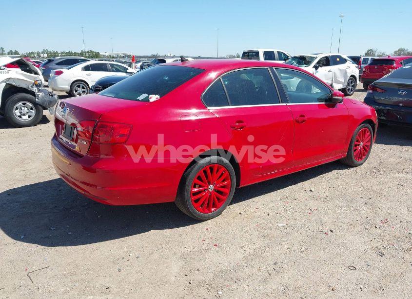 Photo 4 of 2011 Volkswagen Jetta 2.5L SEL (VIN 3VWLX7AJ2BM377936)