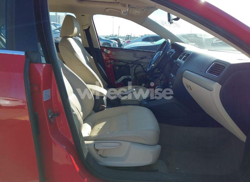 Photo 5 of 2011 Volkswagen Jetta 2.5L SEL (VIN 3VWLX7AJ2BM377936)