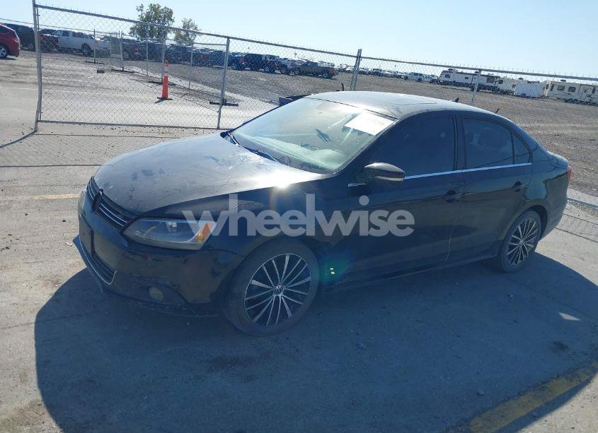 Photo 2 of 2012 Volkswagen Jetta 2.5L SEL PREMIUM (VIN 3VWLX7AJ2CM388825)