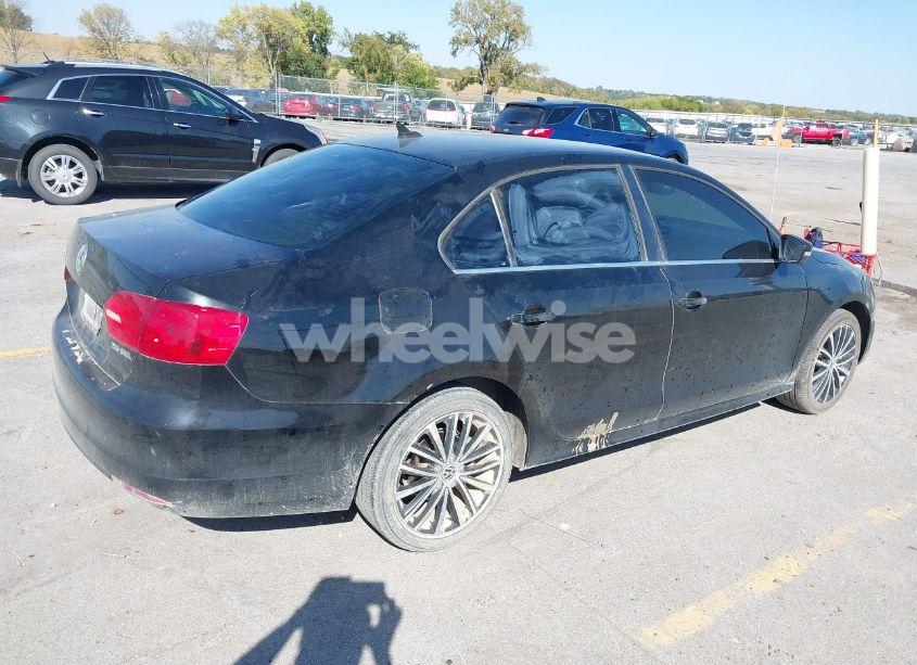 Photo 4 of 2012 Volkswagen Jetta 2.5L SEL PREMIUM (VIN 3VWLX7AJ2CM388825)