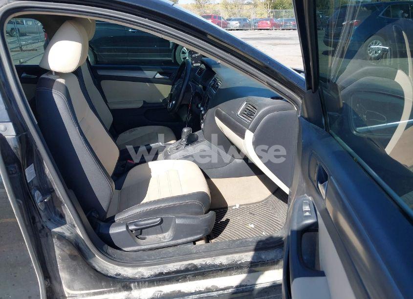 Photo 5 of 2012 Volkswagen Jetta 2.5L SEL PREMIUM (VIN 3VWLX7AJ2CM388825)