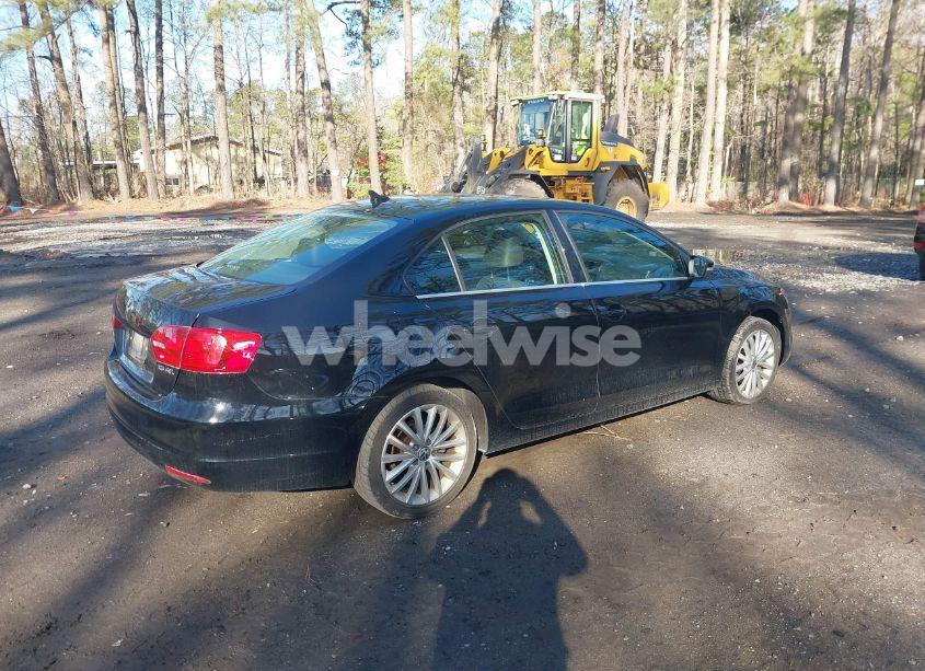 Photo 4 of 2012 Volkswagen Jetta 2.5L SEL (VIN 3VWLX7AJ2CM409673)