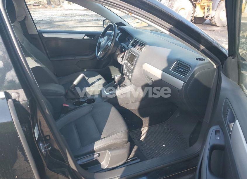 Photo 5 of 2012 Volkswagen Jetta 2.5L SEL (VIN 3VWLX7AJ2CM409673)