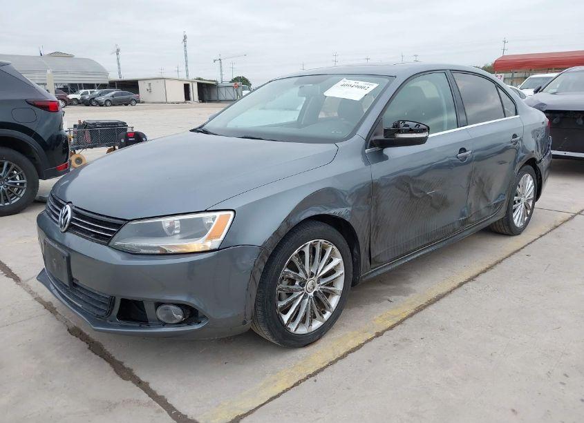 Photo 2 of 2011 Volkswagen Jetta 2.5L SEL (VIN 3VWLX7AJ3BM303876)