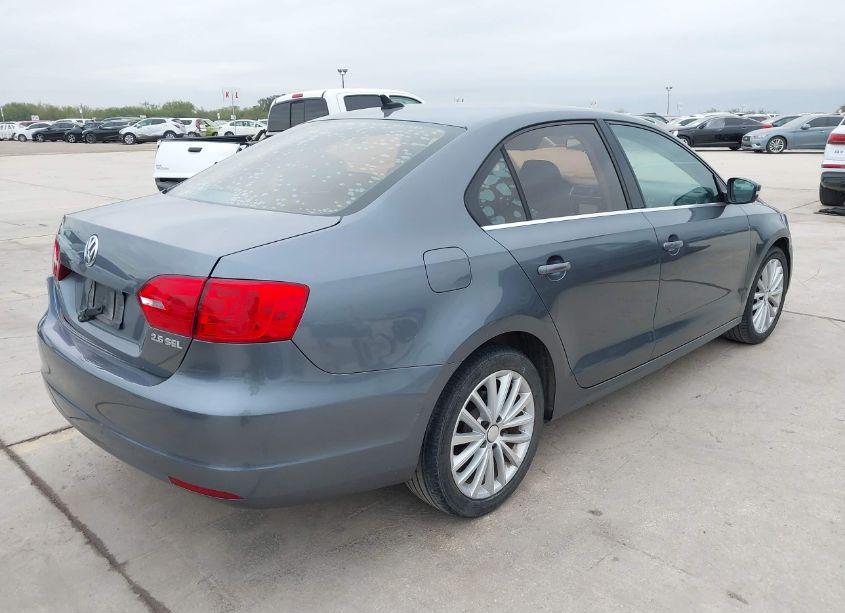 Photo 4 of 2011 Volkswagen Jetta 2.5L SEL (VIN 3VWLX7AJ3BM303876)