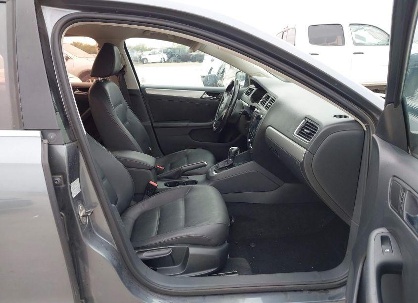 Photo 5 of 2011 Volkswagen Jetta 2.5L SEL (VIN 3VWLX7AJ3BM303876)