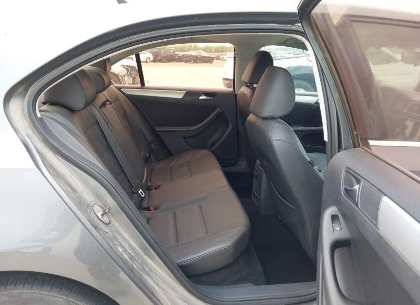 Photo 8 of 2011 Volkswagen Jetta 2.5L SEL (VIN 3VWLX7AJ3BM303876)