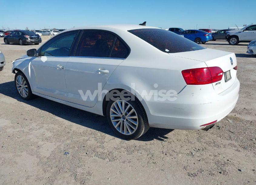 Photo 3 of 2012 Volkswagen Jetta 2.5L SEL (VIN 3VWLX7AJ4CM323376)