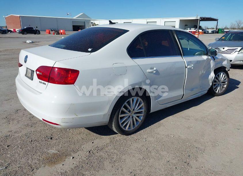 Photo 4 of 2012 Volkswagen Jetta 2.5L SEL (VIN 3VWLX7AJ4CM323376)