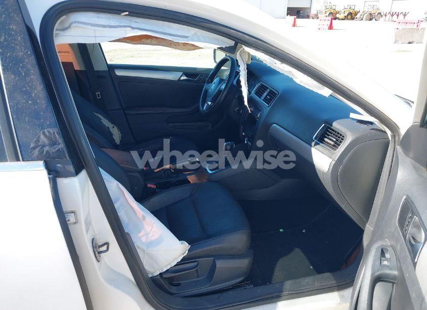 Photo 5 of 2012 Volkswagen Jetta 2.5L SEL (VIN 3VWLX7AJ4CM323376)
